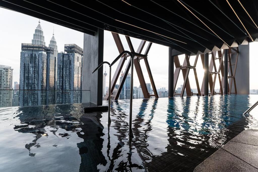 Klcc Musicalsty5Pax At Scarletzsuites Kuala Lumpur Exteriör bild