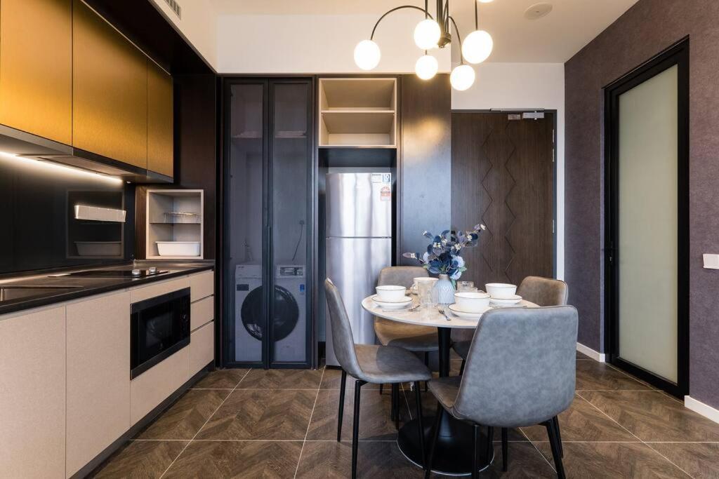 Klcc Musicalsty5Pax At Scarletzsuites Kuala Lumpur Exteriör bild