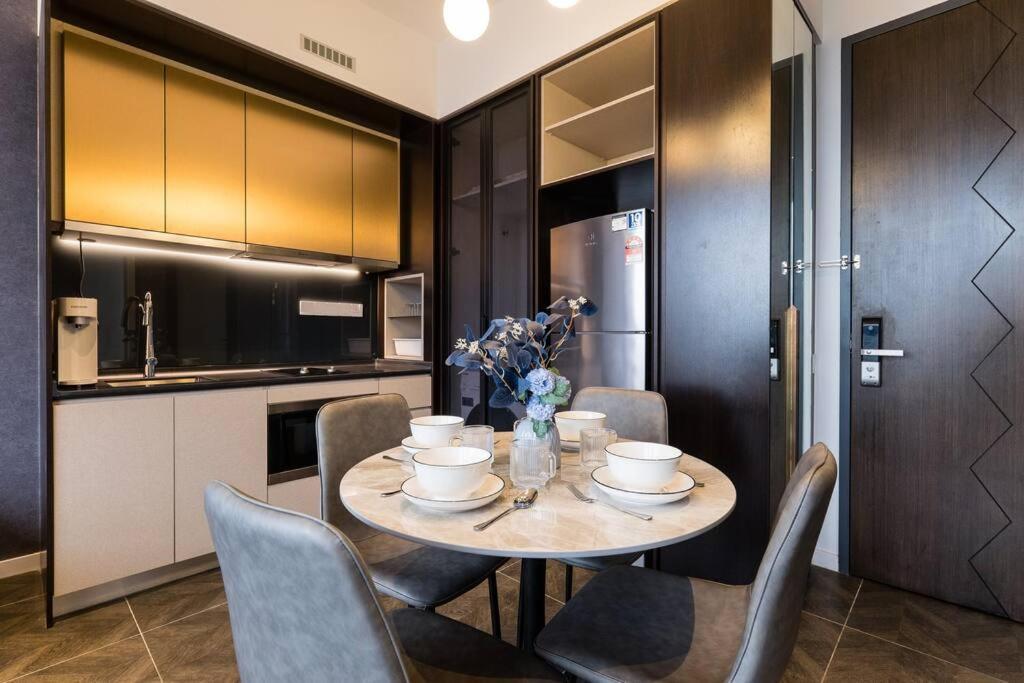 Klcc Musicalsty5Pax At Scarletzsuites Kuala Lumpur Exteriör bild