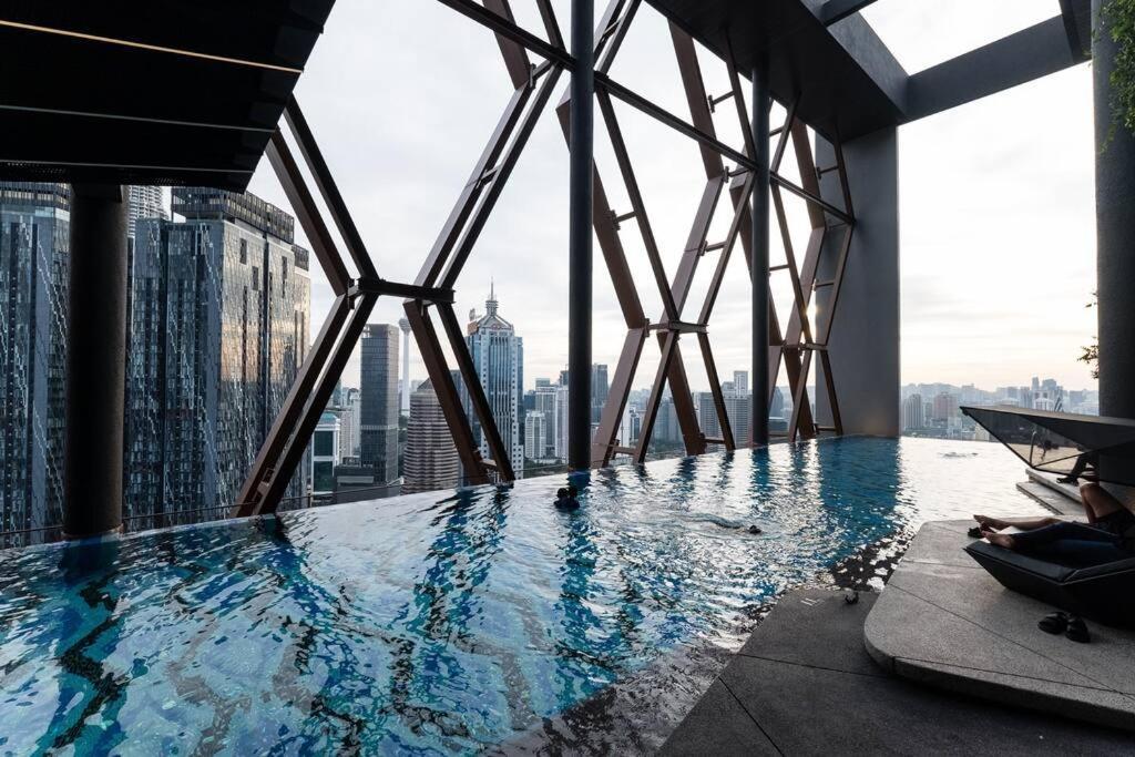 Klcc Musicalsty5Pax At Scarletzsuites Kuala Lumpur Exteriör bild
