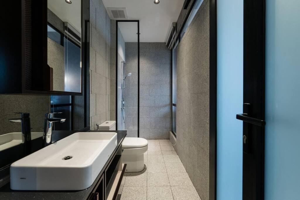 Klcc Musicalsty5Pax At Scarletzsuites Kuala Lumpur Exteriör bild